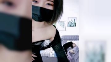 颜值爆表完美露脸女神热舞诱惑，换透明内裤，不过还是尺度小