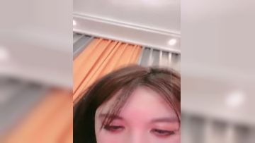 超极品的尤物，全程露脸颜值很高身材完美，黑丝诱惑呻吟可射，道具抽插骚穴浪叫，妩媚风情洗澡诱惑高潮不断