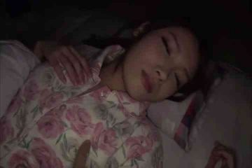 男孩把阴茎插在妈妈身体里