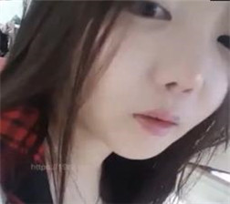 清纯美眉湿身诱惑 mp4