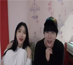 和女友一起给大家直播 mp4