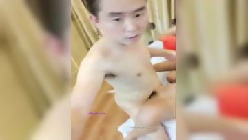 上次把背着男友出来援交的性感气质美女干爽后,她又带着美女闺蜜一起来双飞体验大屌,2美女敞开腿等着插入.国语!第03集