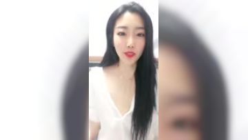 喷水漂亮小姐姐大姨妈来了还在努力插B