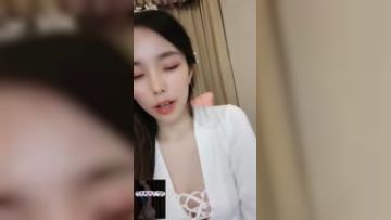 徐婉婉用假阳具自慰到喷水