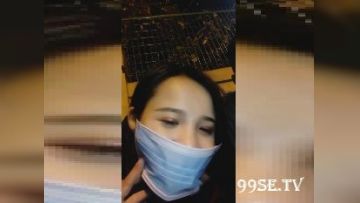 美女卡扣妹妹与海龟男友寒冷夜晚在户外大街上啪啪