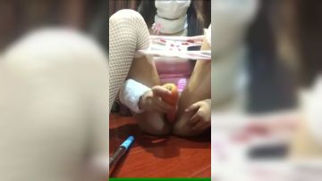 巨乳兔女郎大战胡萝卜 还战到喷水了呢!