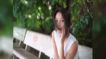 高颜值短发美女公园露出拍摄