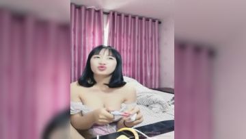 高颜值清纯姐妹俩外加一条狗狗直播，姐妹俩互搞，小阴穴对准姐姐的小淫穴，两个穴吧嗒吧嗒 双飞多好！