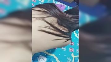 【夫妻自拍】后入勐草大屁股前面插着嘴