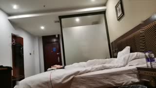 【皮衣极品美乳外围】屁股垫上枕头拨开内裤舔 抓着奶子后入猛顶