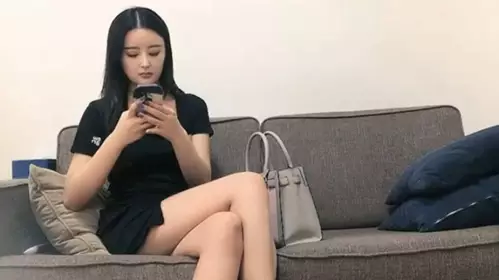 gc黑衣性感妹子先在沙发上骑乘抽插嫩穴-再到床上干呻吟娇喘