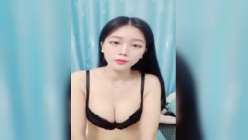 好美好纯好养眼~鲛儿~：漂亮的乳房，啊啊哥哥想要，道具自慰！高潮狂喷水~垫巾都湿了，这叫春声酥死人！