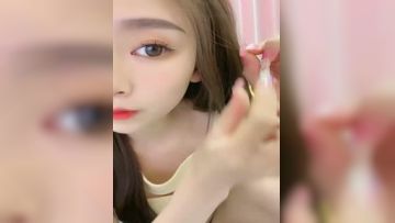 水灵灵的大眼睛极品女神，躺下露出粉嫩大胸部超近景特写蝴蝶粉穴干净诱人多汁第01集