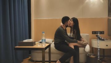 极品兼职外围，苗条美乳，舌吻口交后入，姿势繁多角度专业