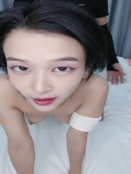 很久没播腰细胸大耐操小美女激情大战 ，骑在身上大屌插入，快速抽插抱着屁股猛操，站立侧入多种姿势换着上