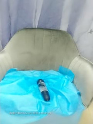 小关之琳露脸长得很想明星啊，风骚的睡衣挡不住诱人的奶子，无毛的骚逼大黑牛自慰呻吟，高潮的抽搐骚浪的表情