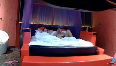 精品情趣酒店豪华大房大肚腩胖哥和情人偷欢