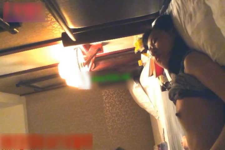 97年白嫩漂亮的LO娘小美女利用兴趣勾引到隔壁城市