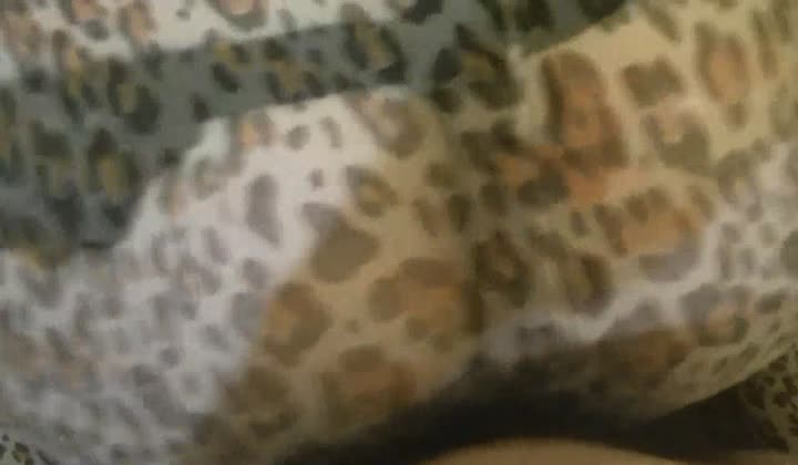 对白淫荡的母子乱伦妈妈漏脸了趴着健身球啪啪高清无水