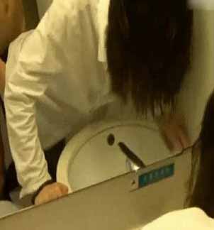 呆哥北京酒店爆操背著老公偷情的漂亮良家少妇2趴在窗...