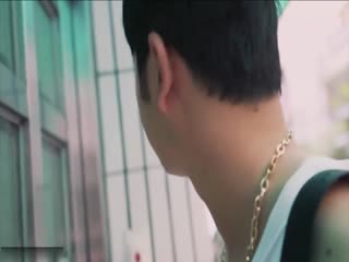 《高端针孔广角✅偸拍》海滩简易换衣棚连续偸窥多位小姐姐冲洗换衣亮点多多意外收获色男与女友一起脱光缠绵鸡巴硬了直接开草