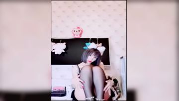 颜值的还不错的妹妹套路网友刷跑车给发的福利有点坑吧 不过还是有露点的