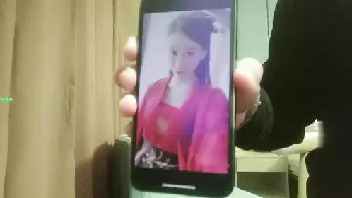 露脸 边打电话边4P 一直在说没在做爱，最后还是暴露了