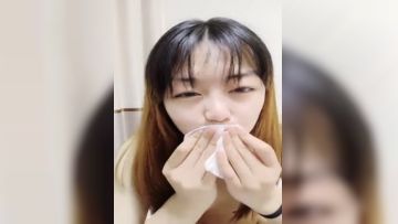 颜值很哇塞的小姐姐跟小哥激情啪啪，全程露脸口交大鸡巴样子好骚啊，让小哥无套抽插蹂躏爆草，快干哭了内射第05集