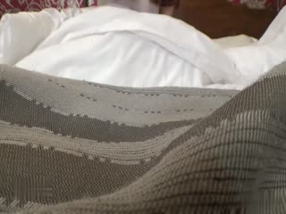 20岁少女兴奋大爆射