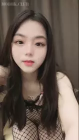 甜美清纯邻家型小妹妹寂寞撩骚,身体发育真不错,皮肤白白嫩嫩的