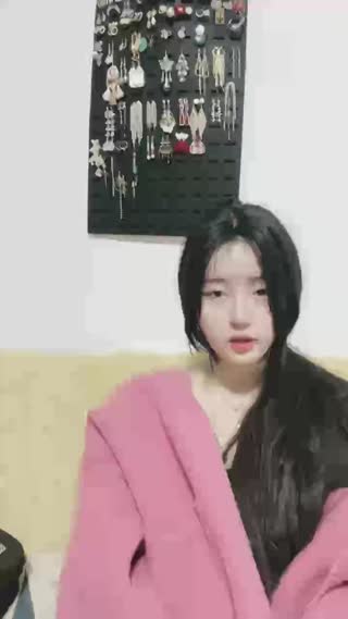 外表甜美邻家妹妹！好久没自慰了！爽的流白浆，抽插猛捅，搞的舒服了