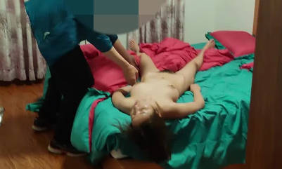 绿帽男找代驾司机迷玩自家女友死猪裸体被抱到房间迷操